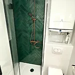Cozy Parisian Newly Renovated Париж