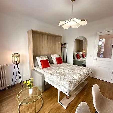 Апартаменты Cozy Parisian Newly Renovated