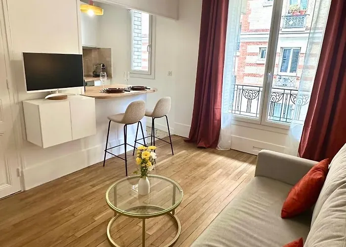 Апартаменты Cozy Parisian Newly Renovated Париж